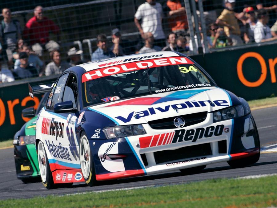  Holden Commodore V8 Supercar 2005 года  (фото 13 из 16)